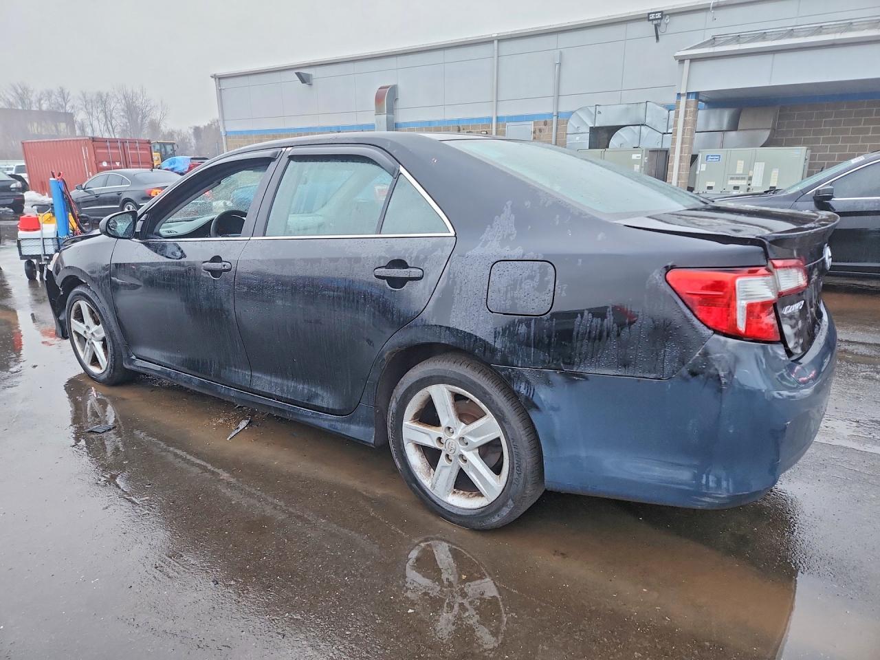 2014 Toyota Camry Se - Image 2