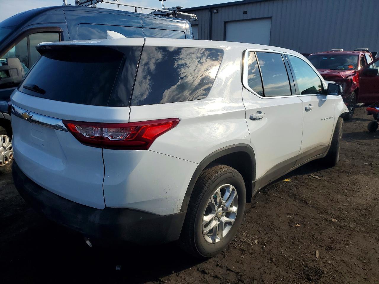 2019 Chevrolet Traverse Ls - Image 3