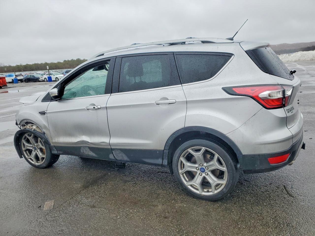2017 Ford Escape Titanium - Фото 2