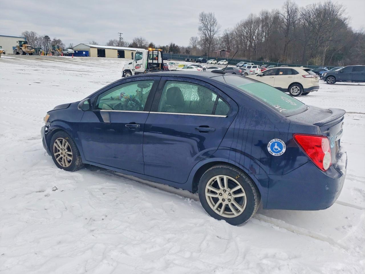 2015 Chevrolet Sonic - Фото 2