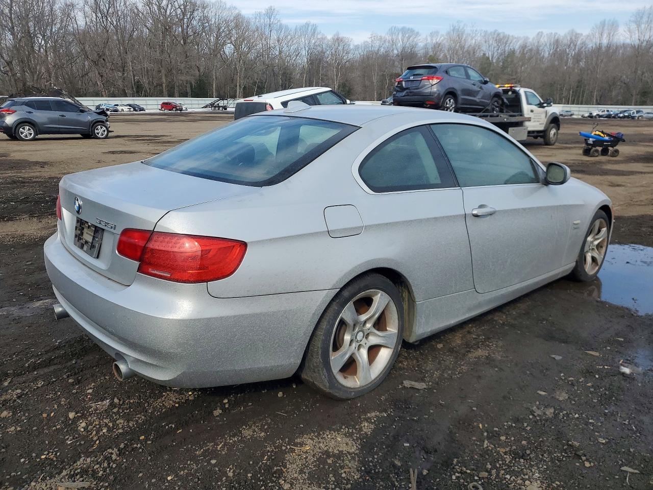 2011 BMW 335 - Фото 3