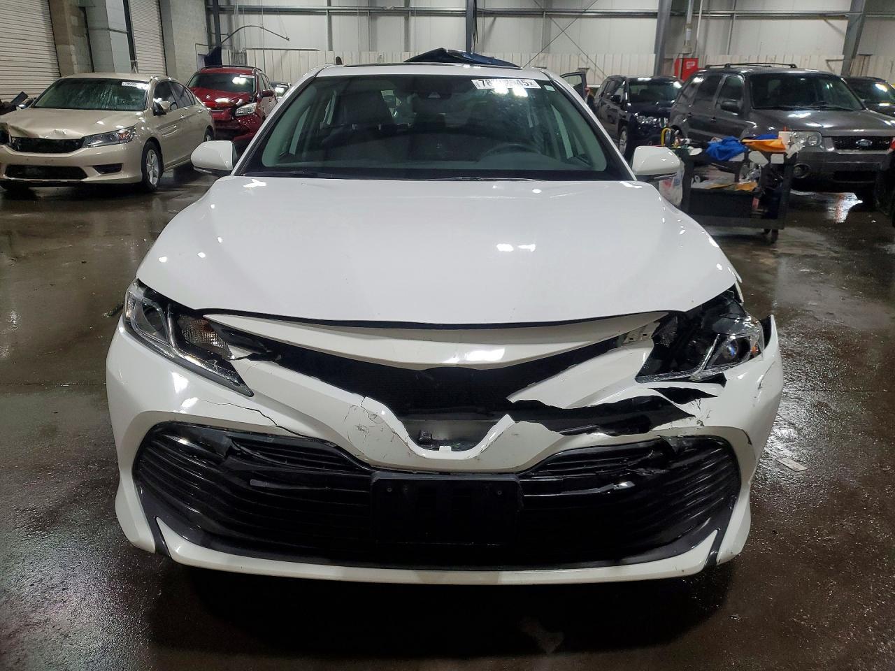 2019 Toyota Camry Hybrid Le - Image 5