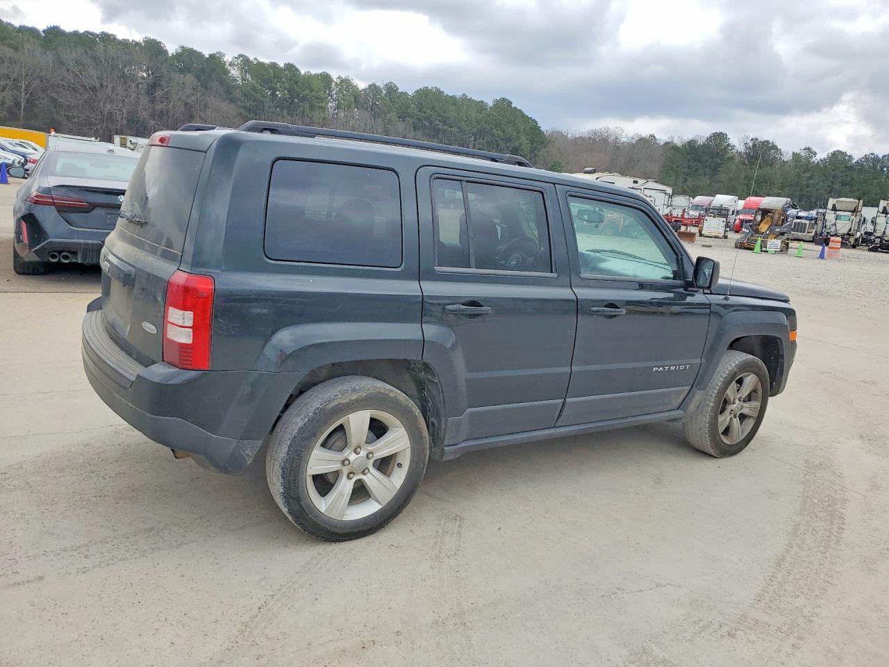 2013 Jeep Patriot Latitude - Фото 3