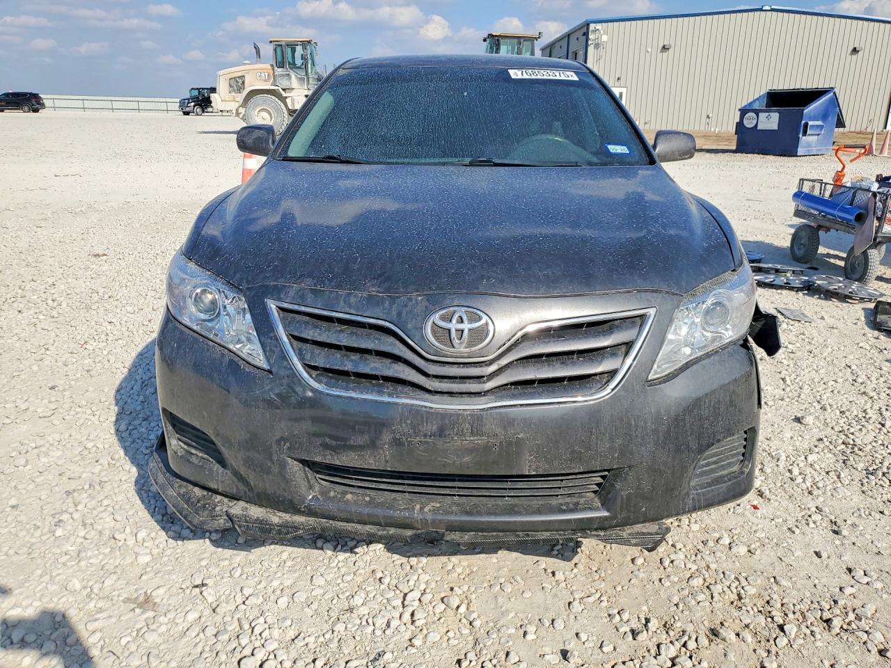 2010 Toyota Camry Le - Image 5