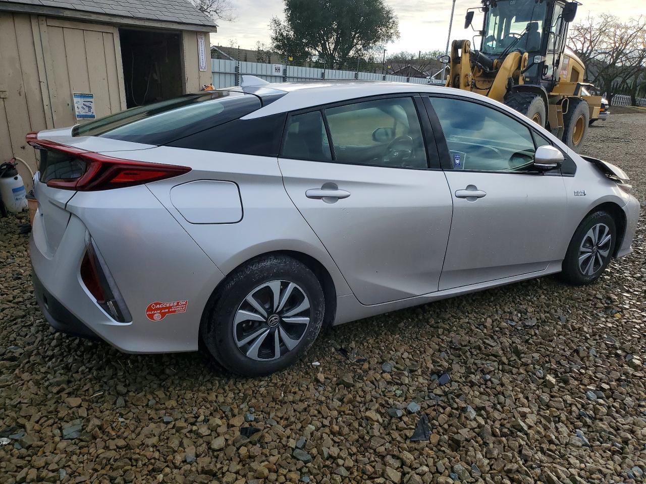 2018 Toyota Prius Prime Plus - Image 3