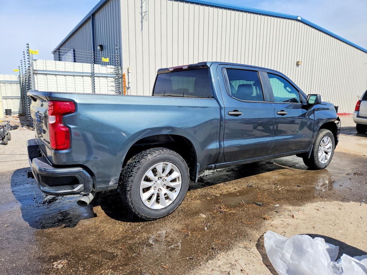2020 Chevrolet Silverado K1500 Custom - Фото 3