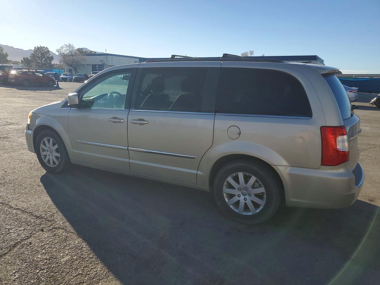 2014 Chrysler Town & Country Touring - Фото 2