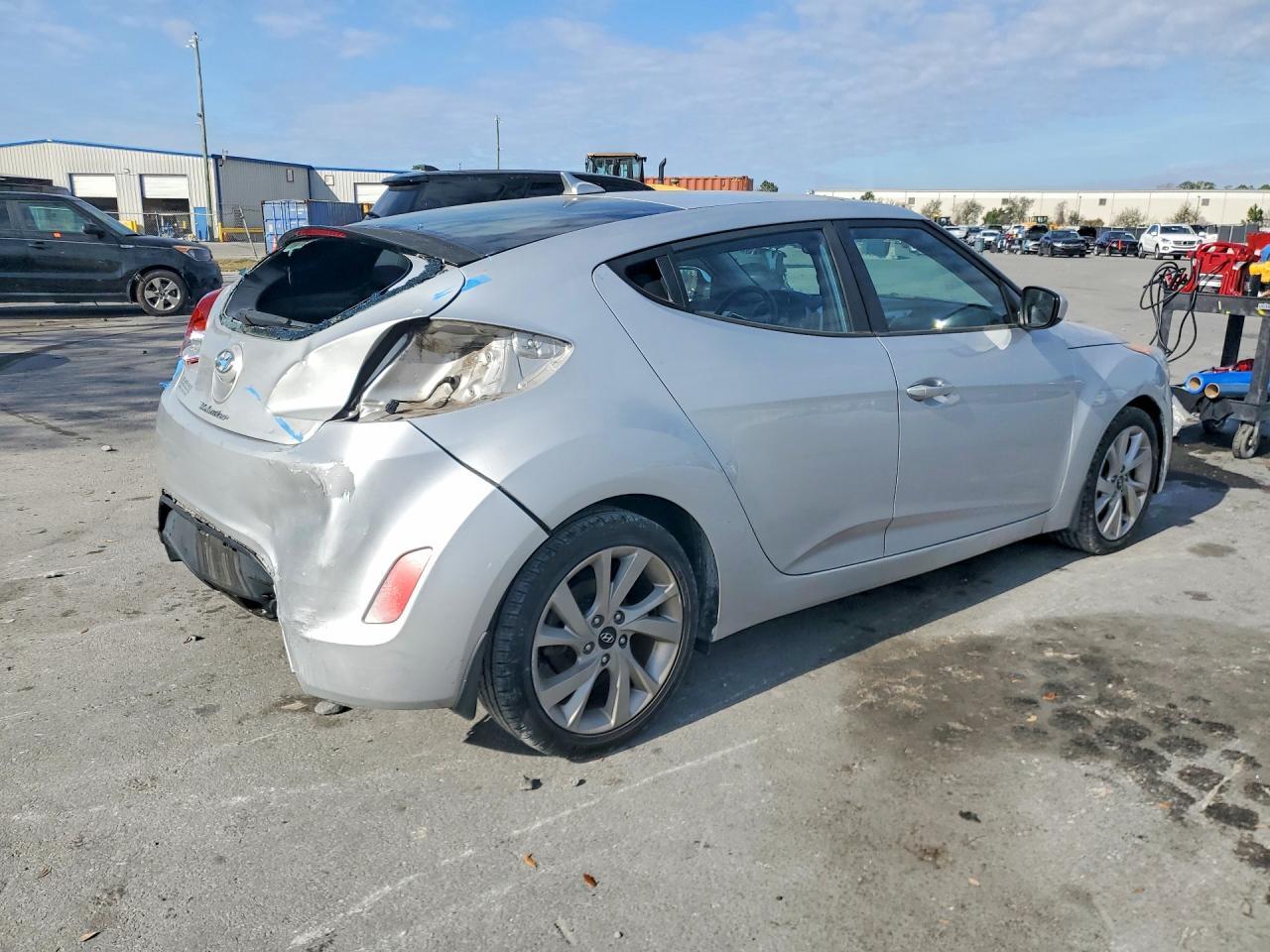 2016 Hyundai Veloster Base - Image 3