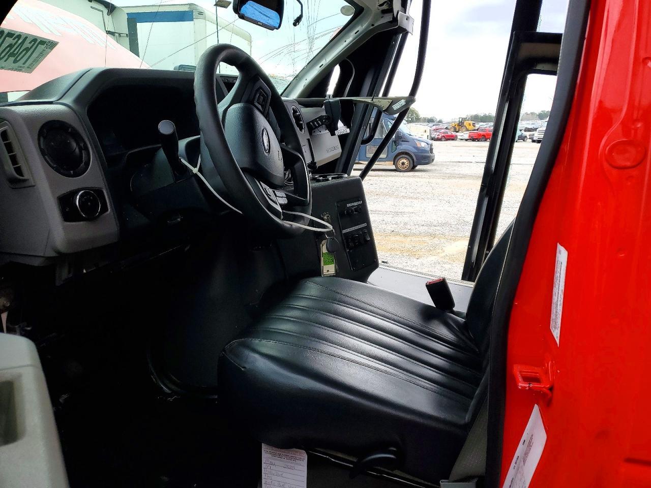 2025 Ford Econoline E450 Super Duty Cutaway Van - Фото 7