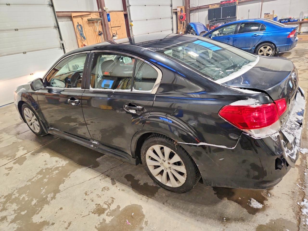 2010 Subaru Legacy 3.6R Premium - Фото 2