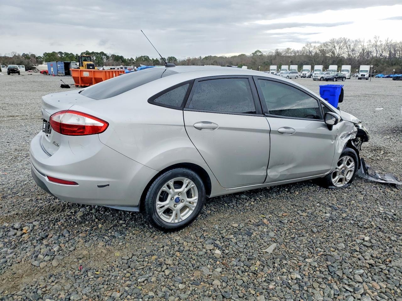 2015 Ford Fiesta Se - Фото 3