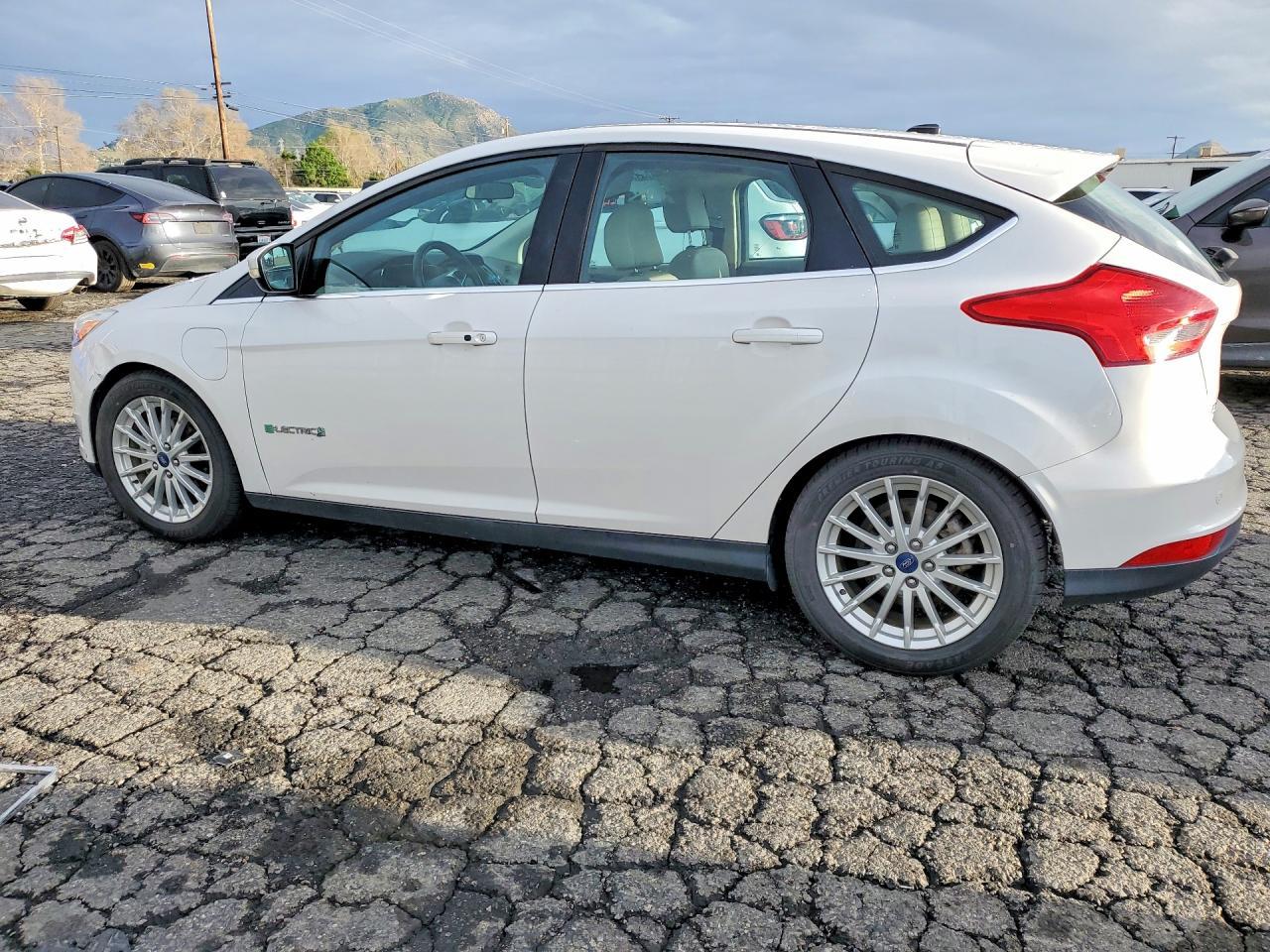 2017 Ford Focus Bev - Фото 2