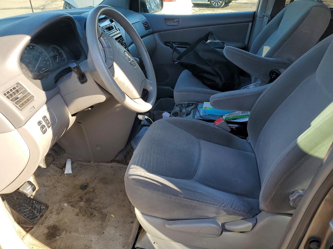 2005 Toyota Sienna Le 8 Passenger - Фото 7