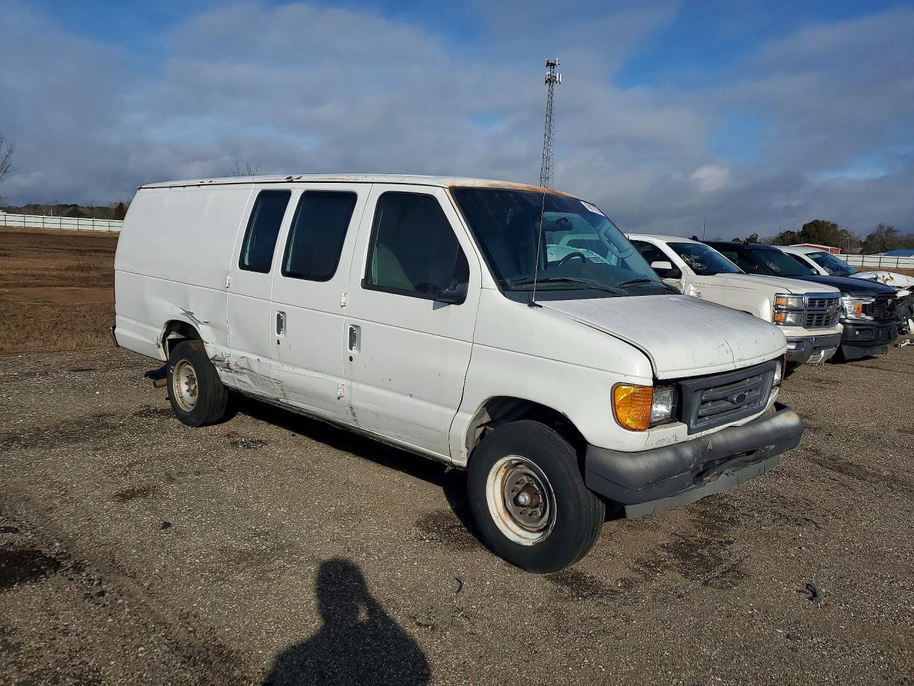 2003 Ford Econoline E250 Van - Фото 4
