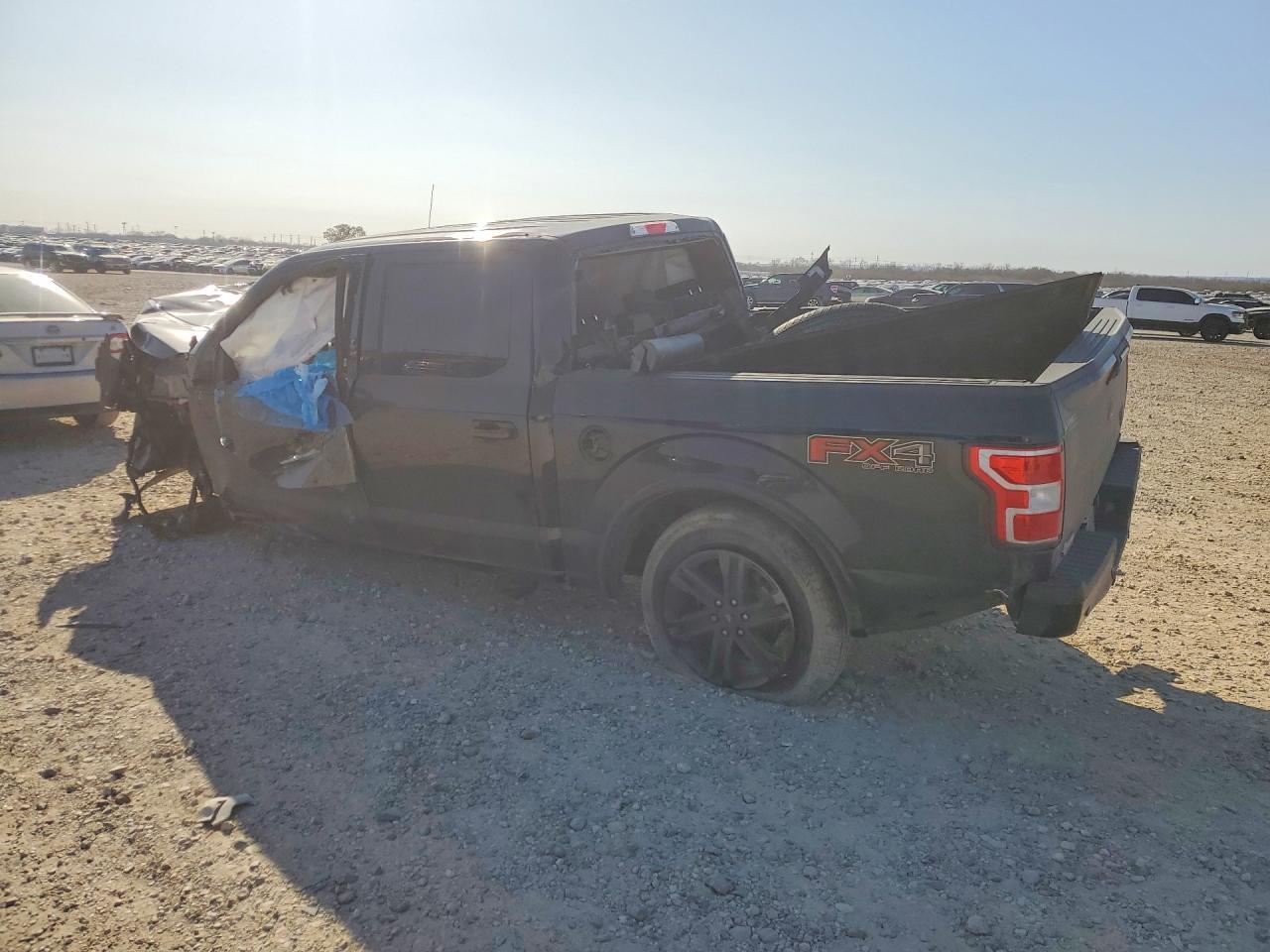 2018 Ford F150 Supercrew - Фото 2