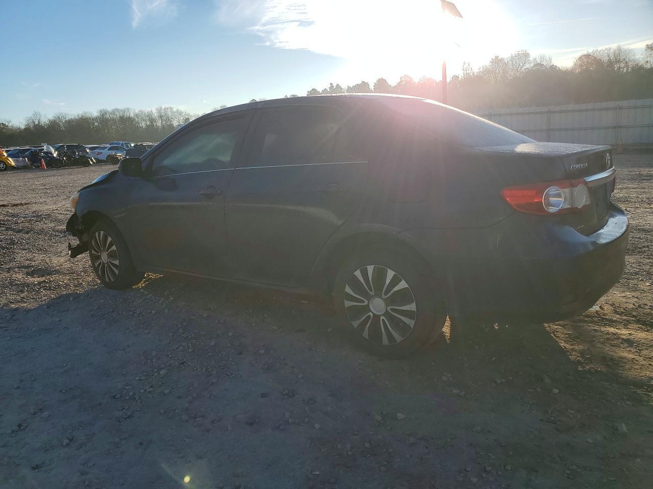 2013 Toyota Corolla Base - Фото 2