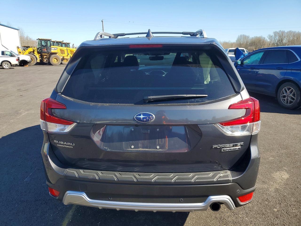2022 Subaru Forester Touring - Image 6