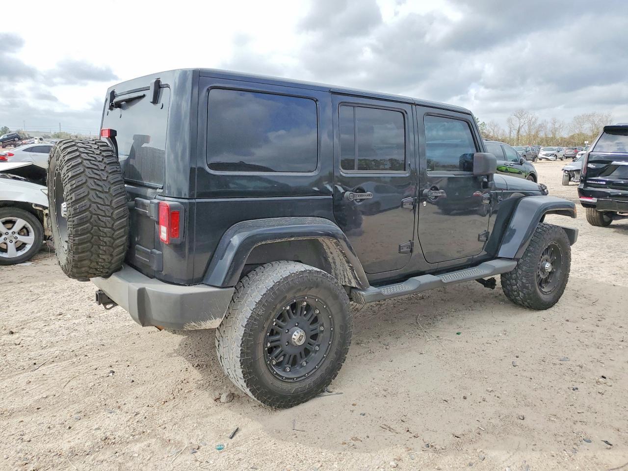 2012 Jeep Wrangler Unlimited Sahara - Фото 3
