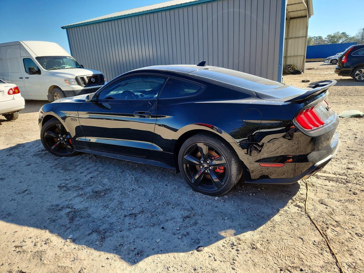 2023 Ford Mustang Gt - Фото 2