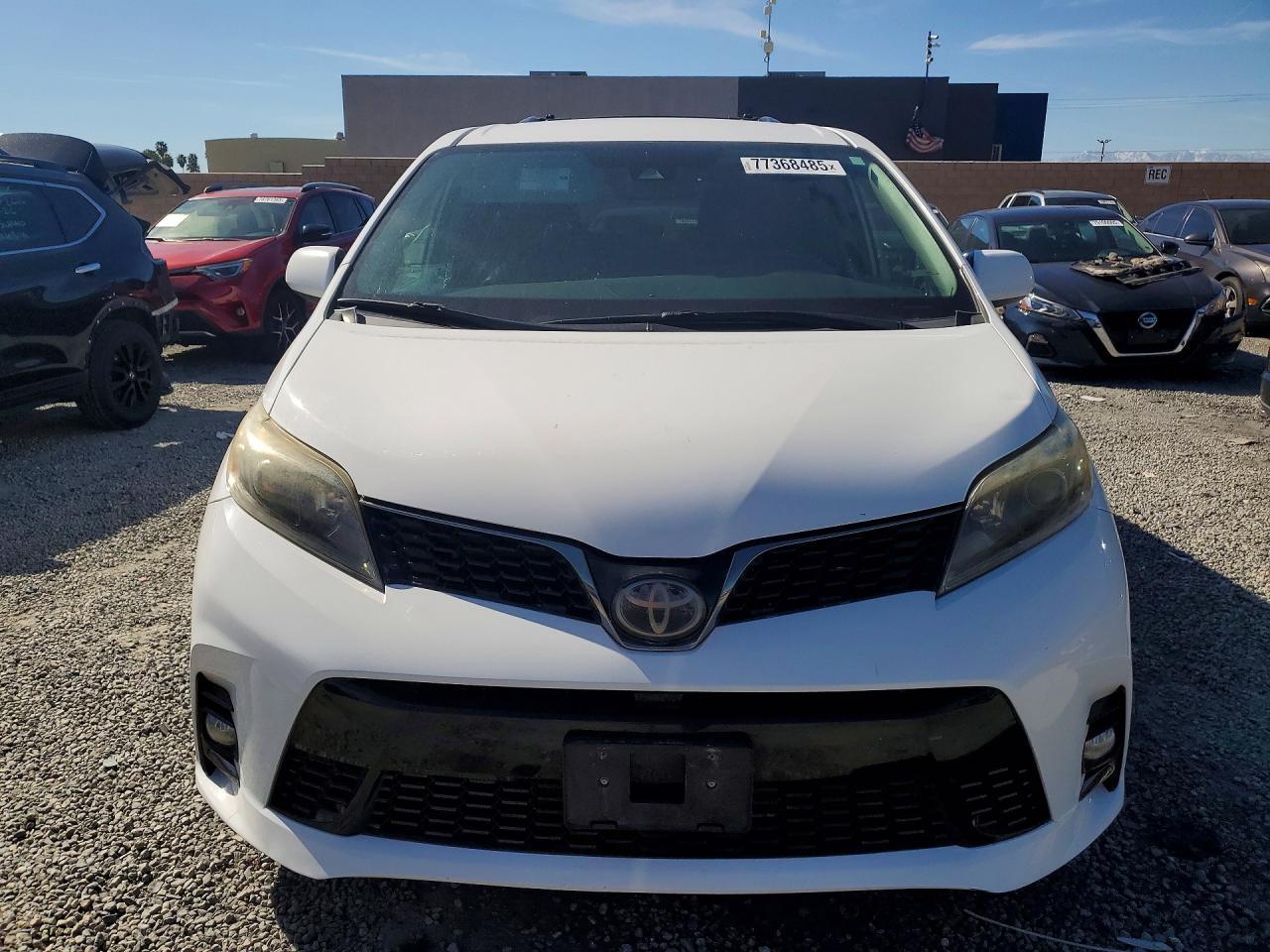 2019 Toyota Sienna Se - Фото 5