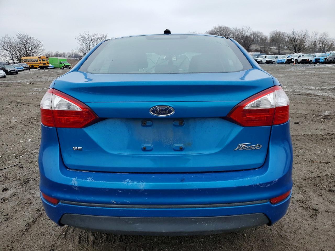 2015 Ford Fiesta Se - Фото 6
