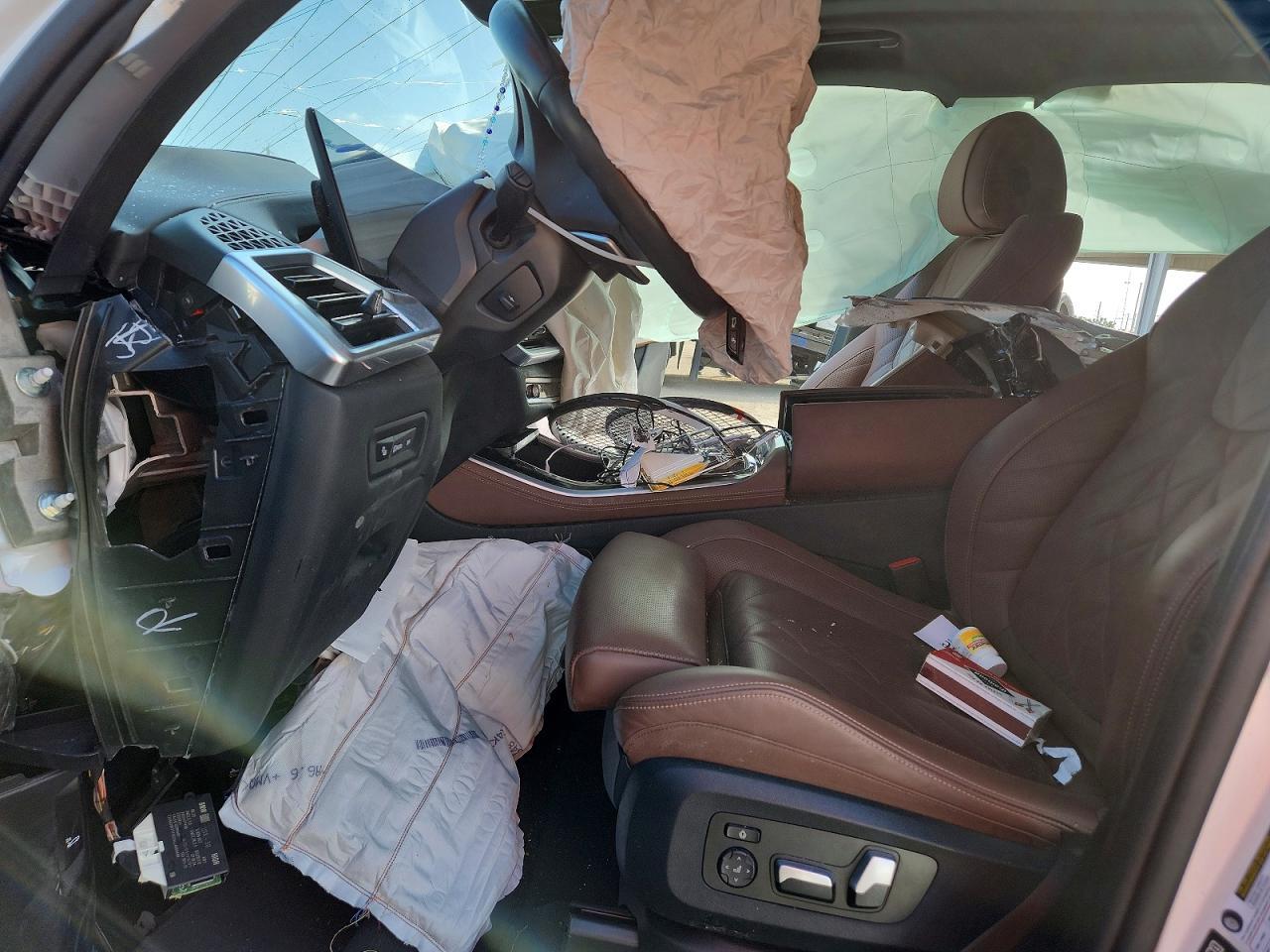 2025 BMW X5 xDrive40I - Image 7