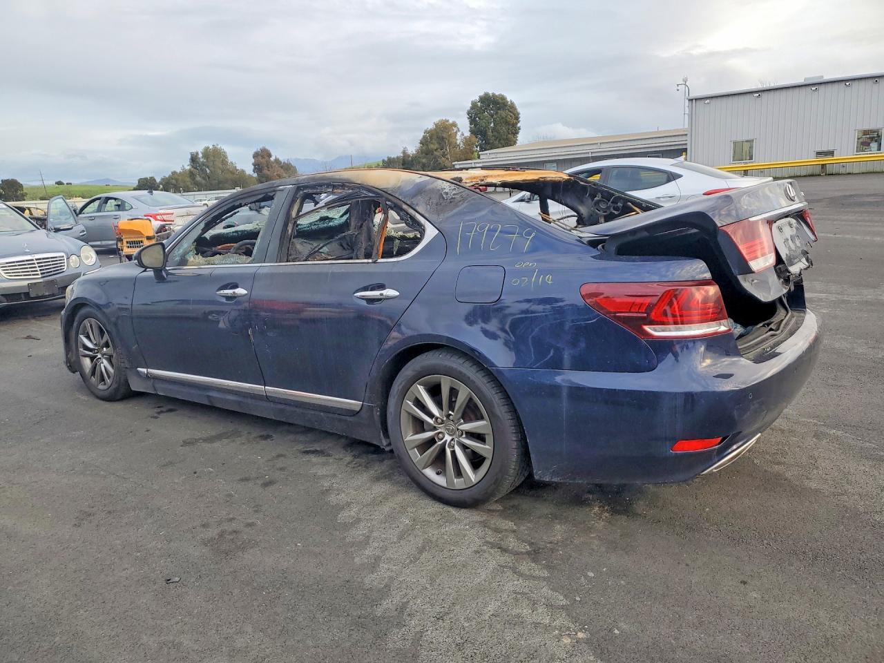 2013 Lexus Ls 460 - Image 2