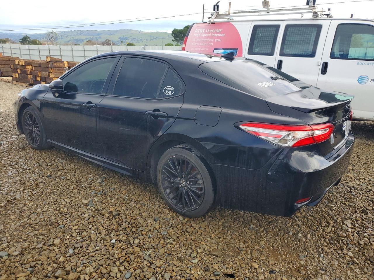 2019 Toyota Camry Se - Фото 2