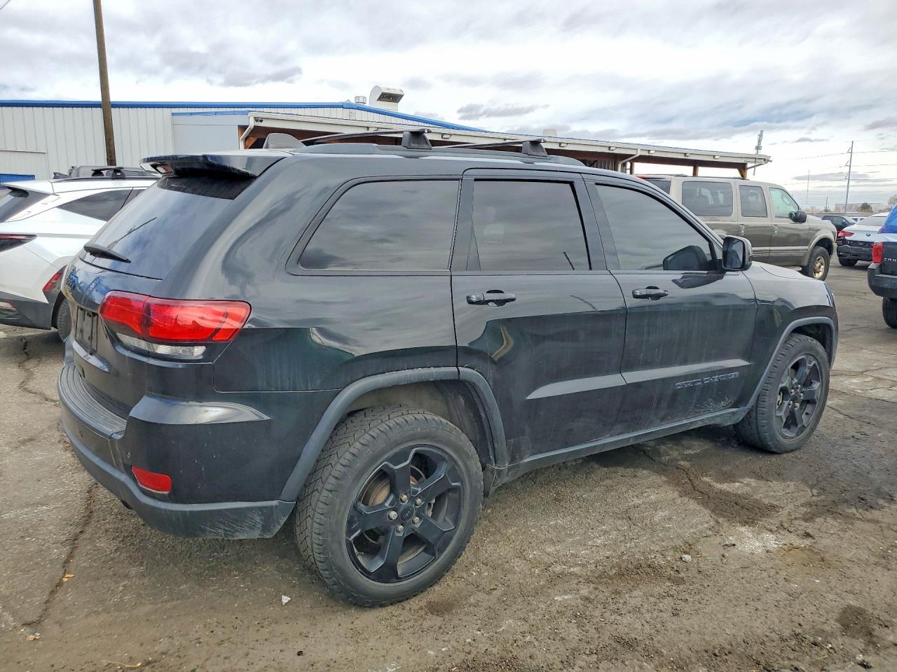 2018 Jeep Grand Cherokee Laredo - Image 3