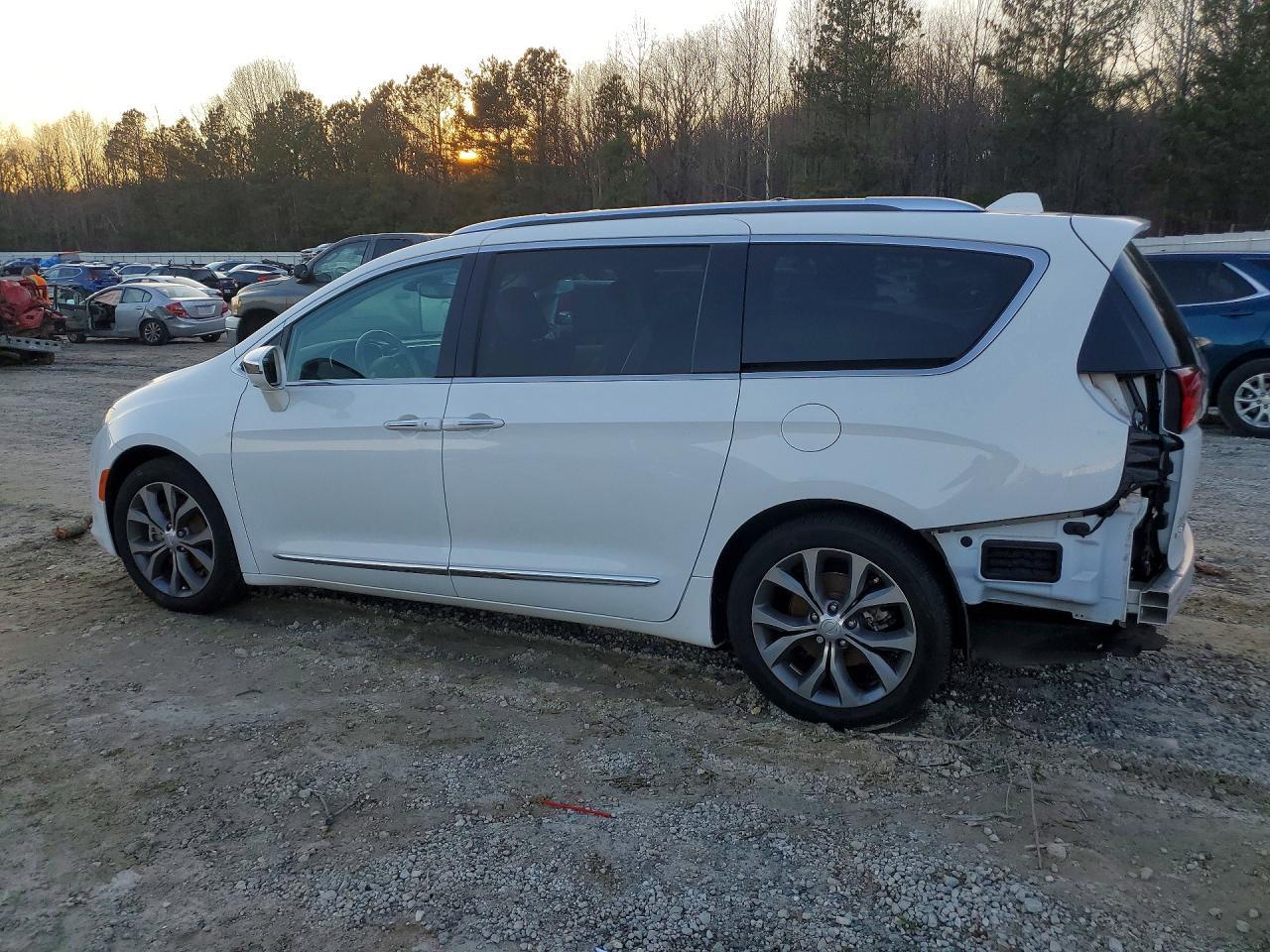 2017 Chrysler Pacifica Limited - Фото 2