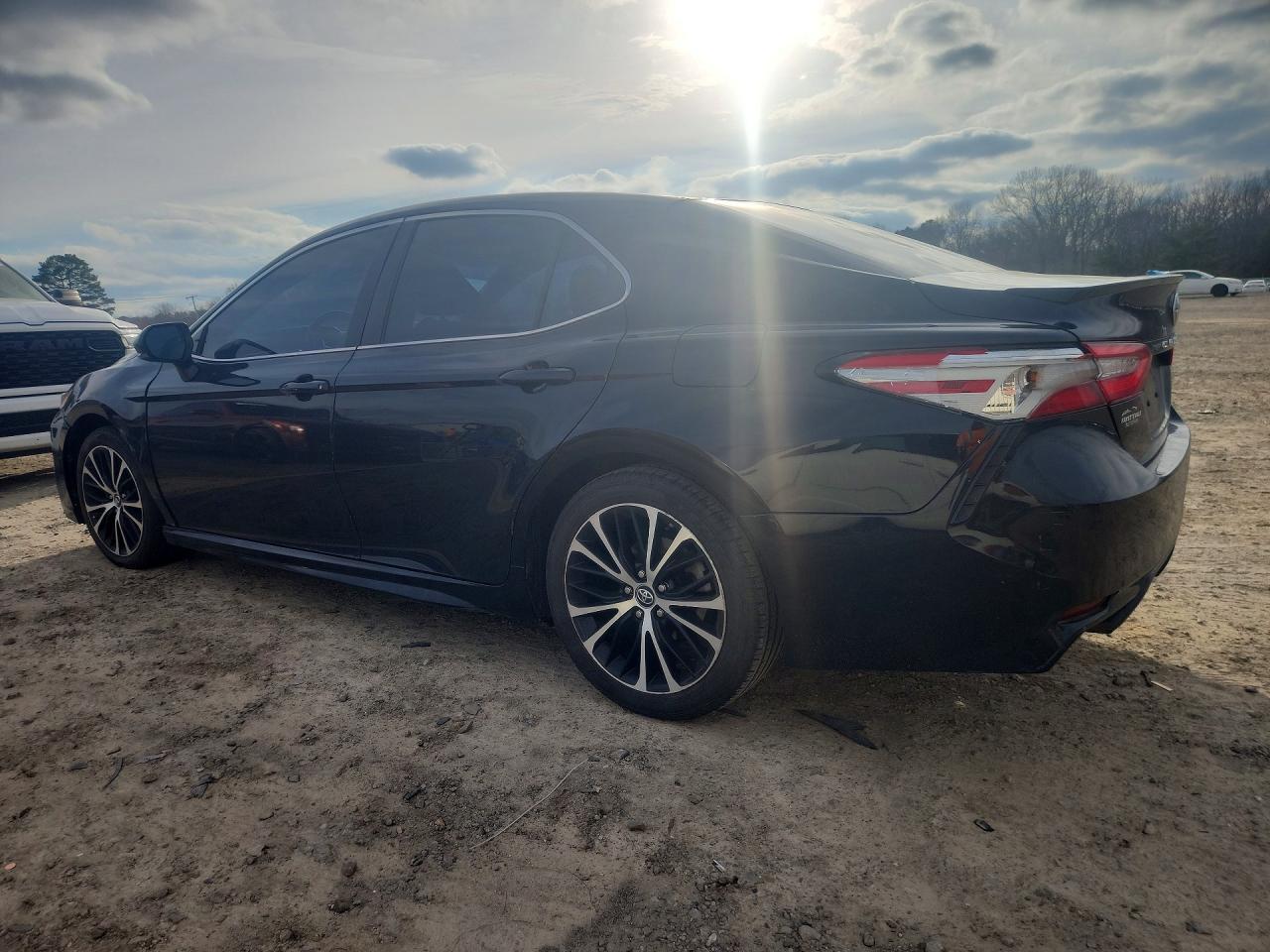 2018 Toyota Camry L - Фото 2