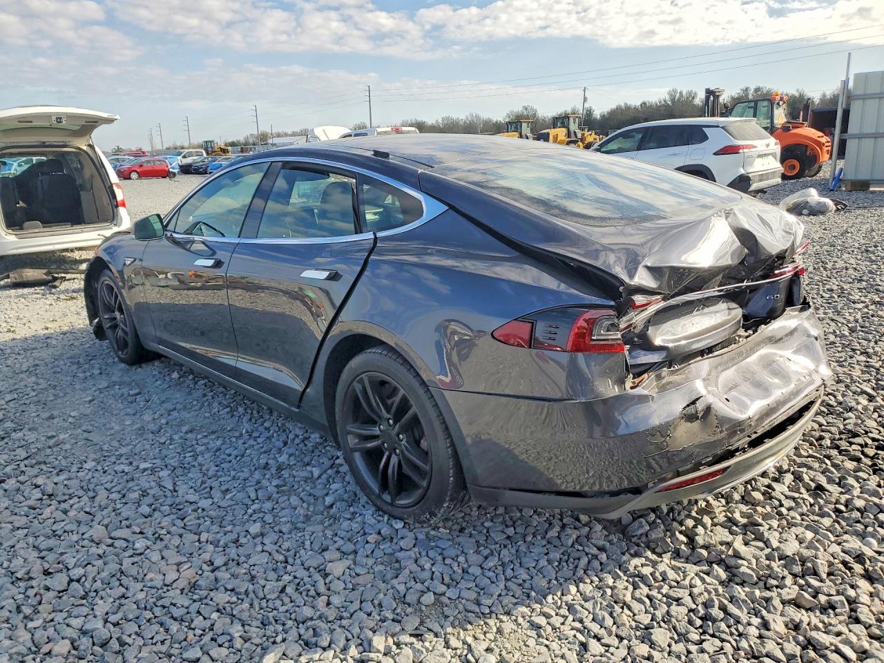 2015 Tesla Model S 60 - Фото 2