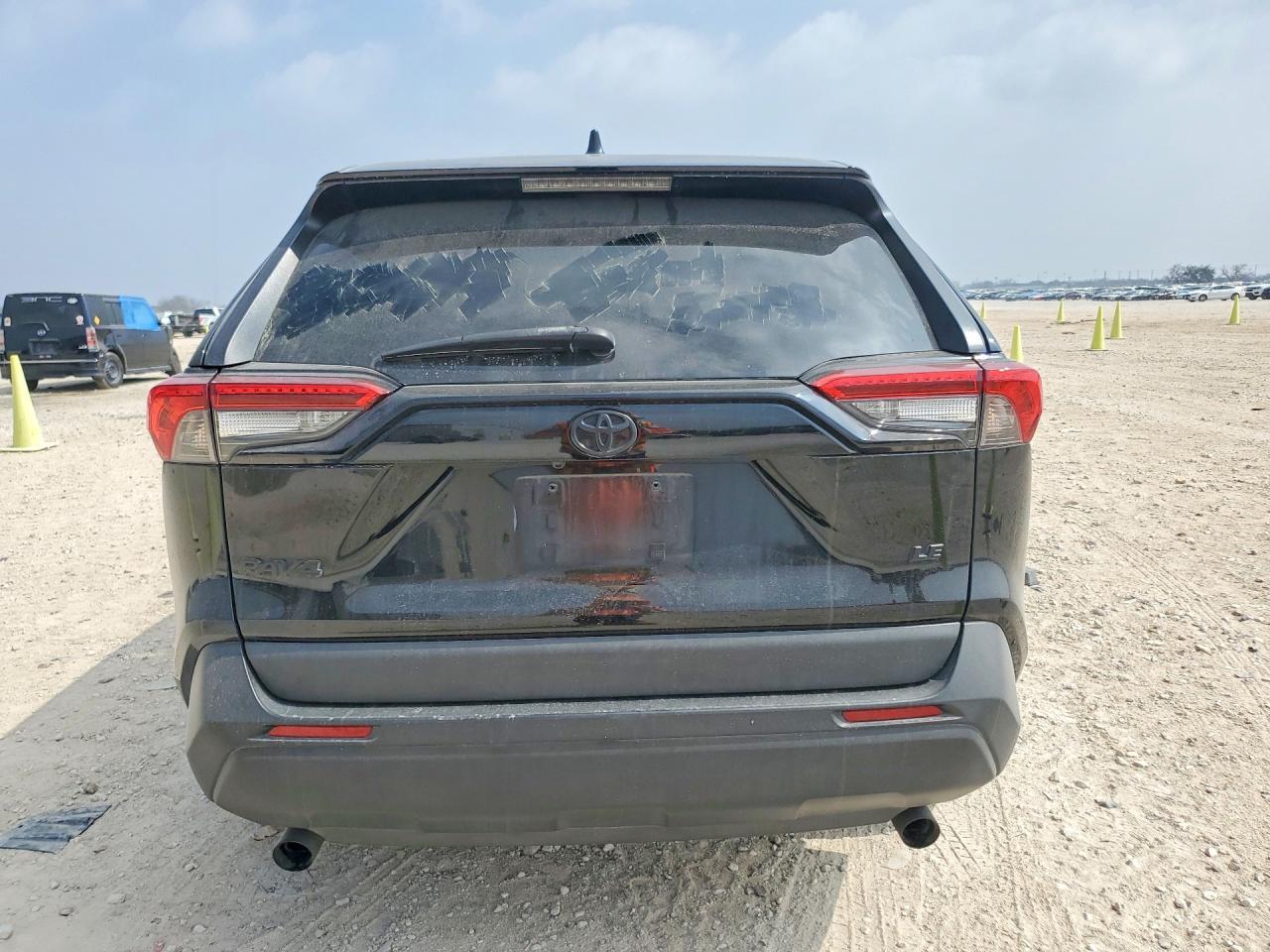 2022 Toyota Rav4 Le - Image 6
