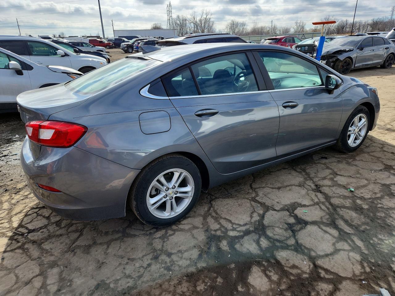 2018 Chevrolet Cruze Lt - Image 3