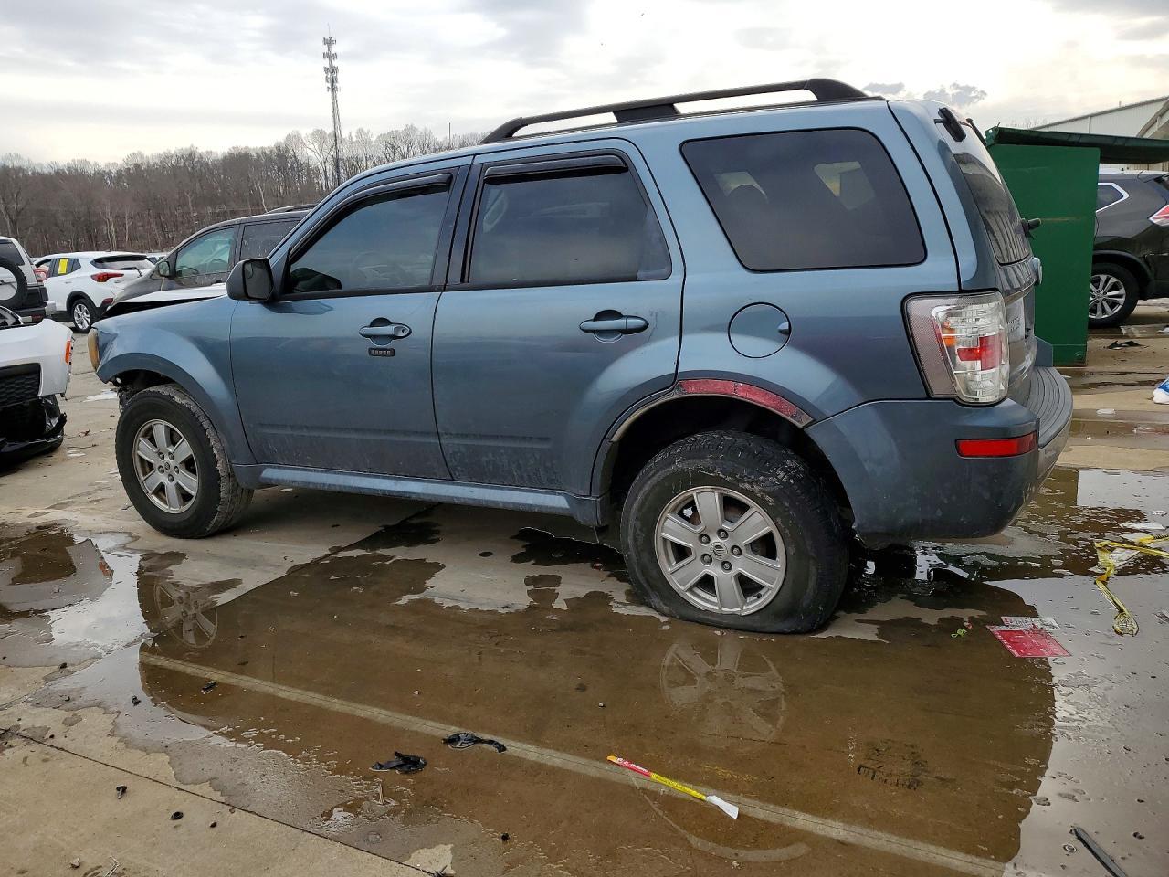 2010 Mercury Mariner - Image 2