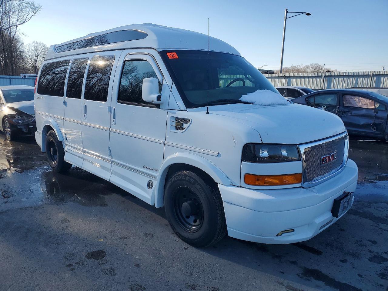 2017 GMC Savana - Фото 4