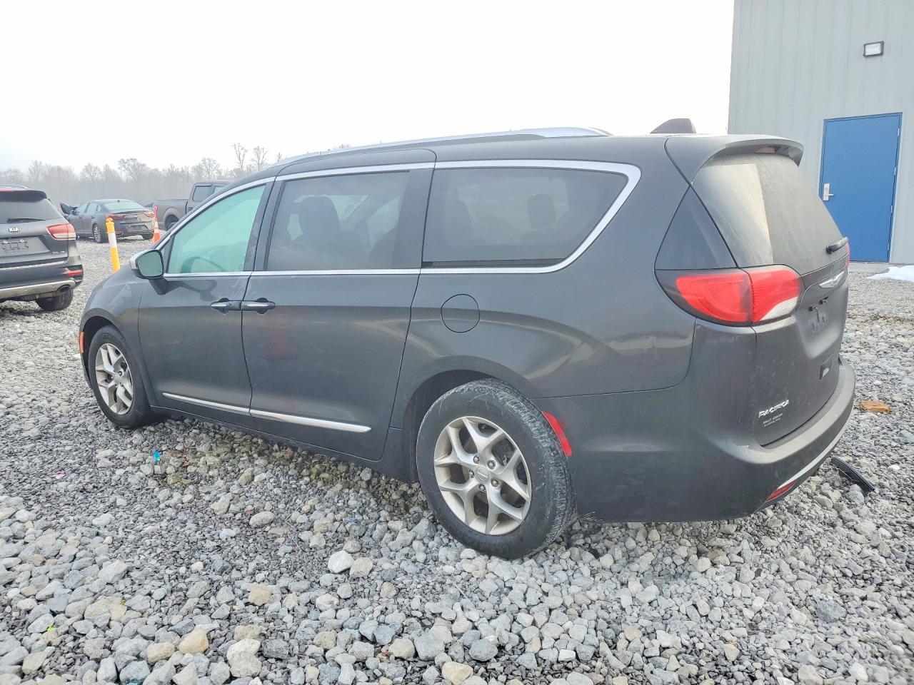2018 Chrysler Pacifica Limited - Фото 2