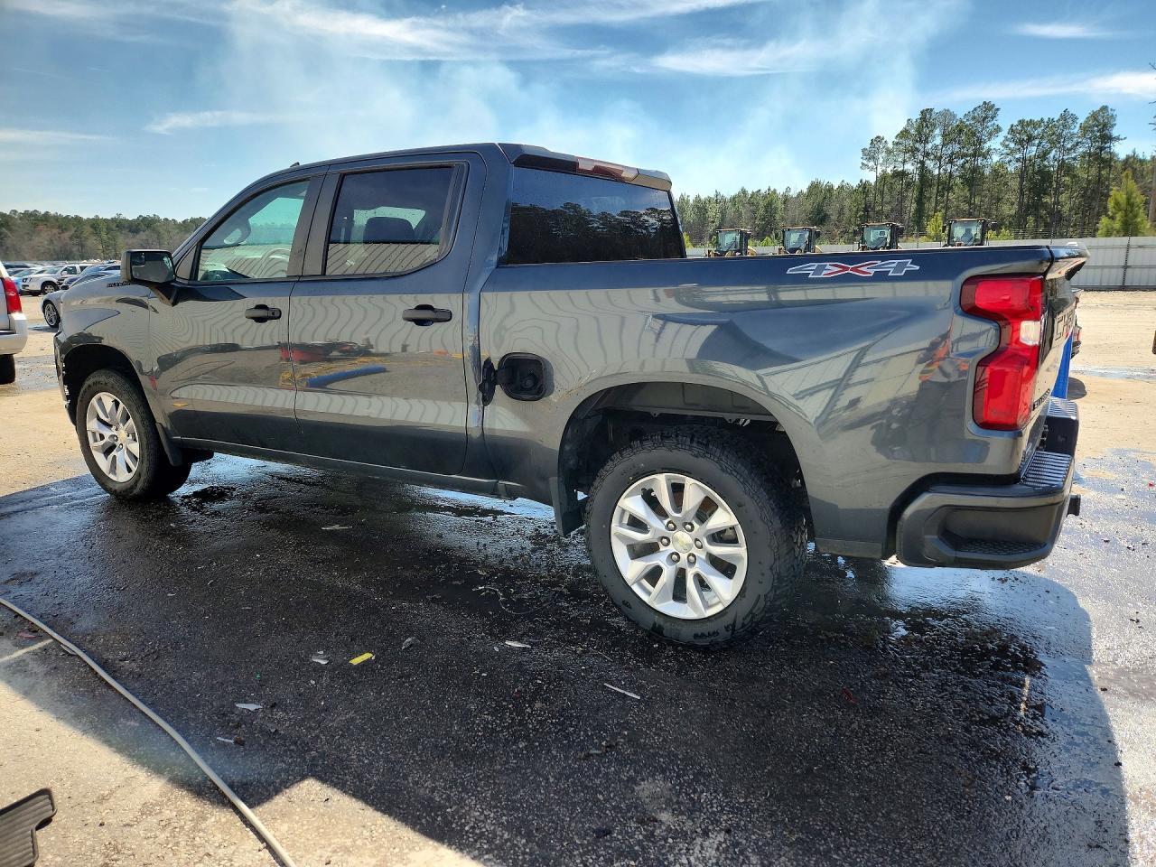 2020 Chevrolet Silverado K1500 Custom - Фото 2