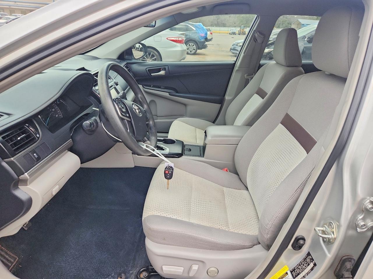 2012 Toyota Camry Le - Фото 7