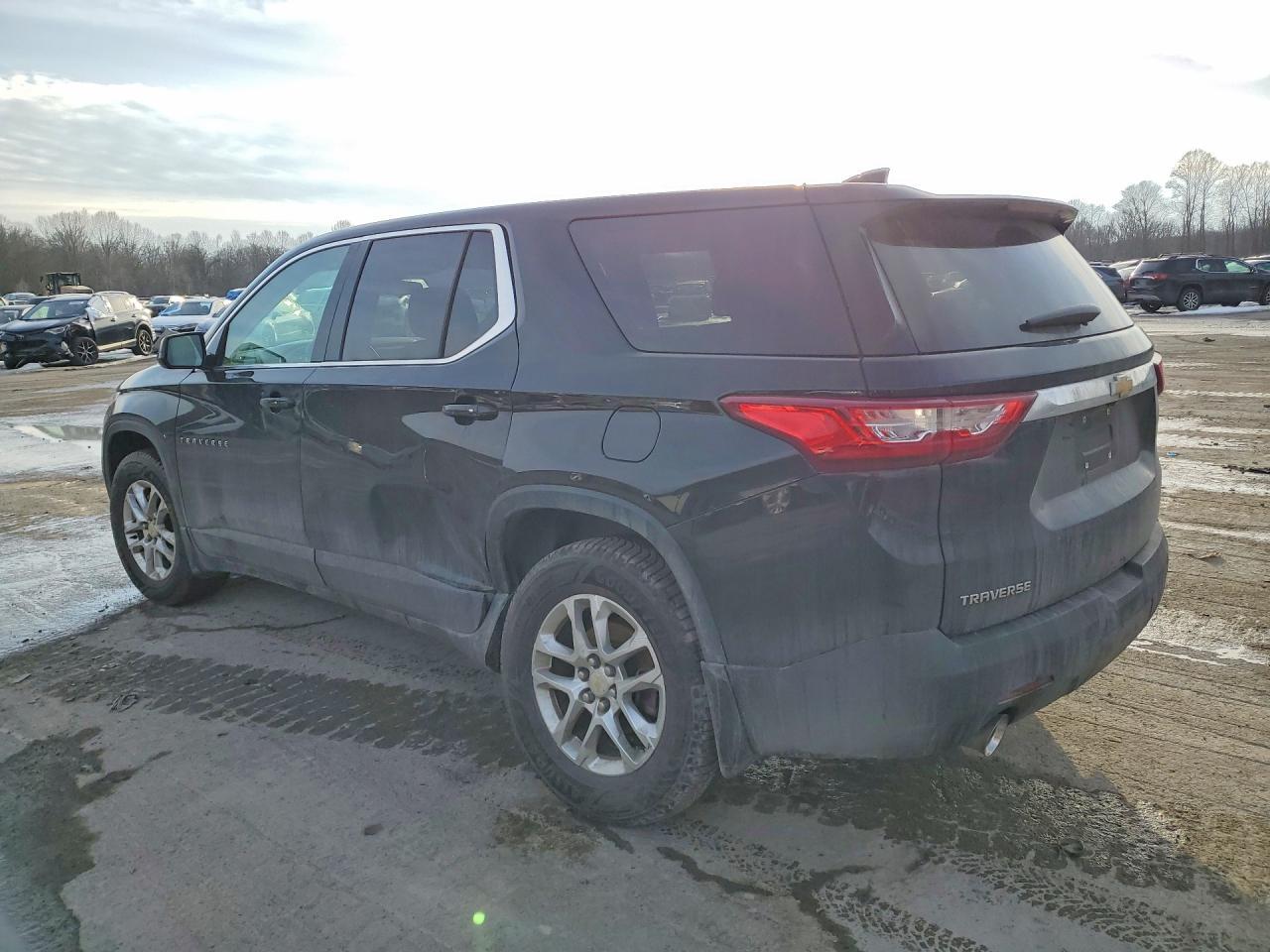 2020 Chevrolet Traverse Ls - Фото 2