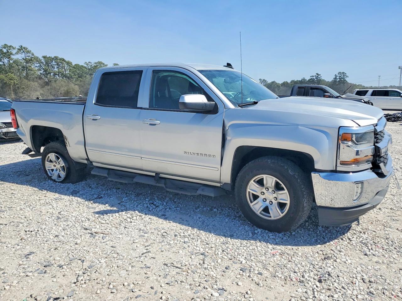 2017 Chevrolet Silverado C1500 Lt - Image 4