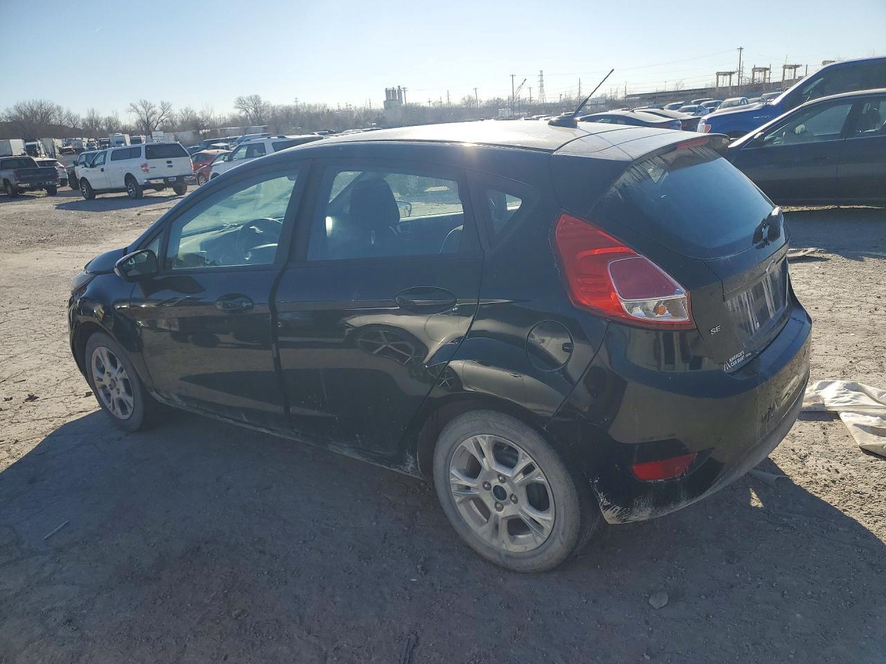 2016 Ford Fiesta Se - Фото 2