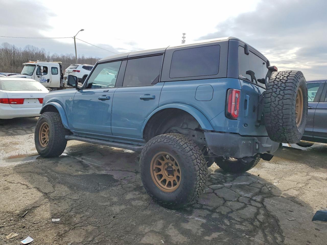 2022 Ford Bronco Base - Фото 2