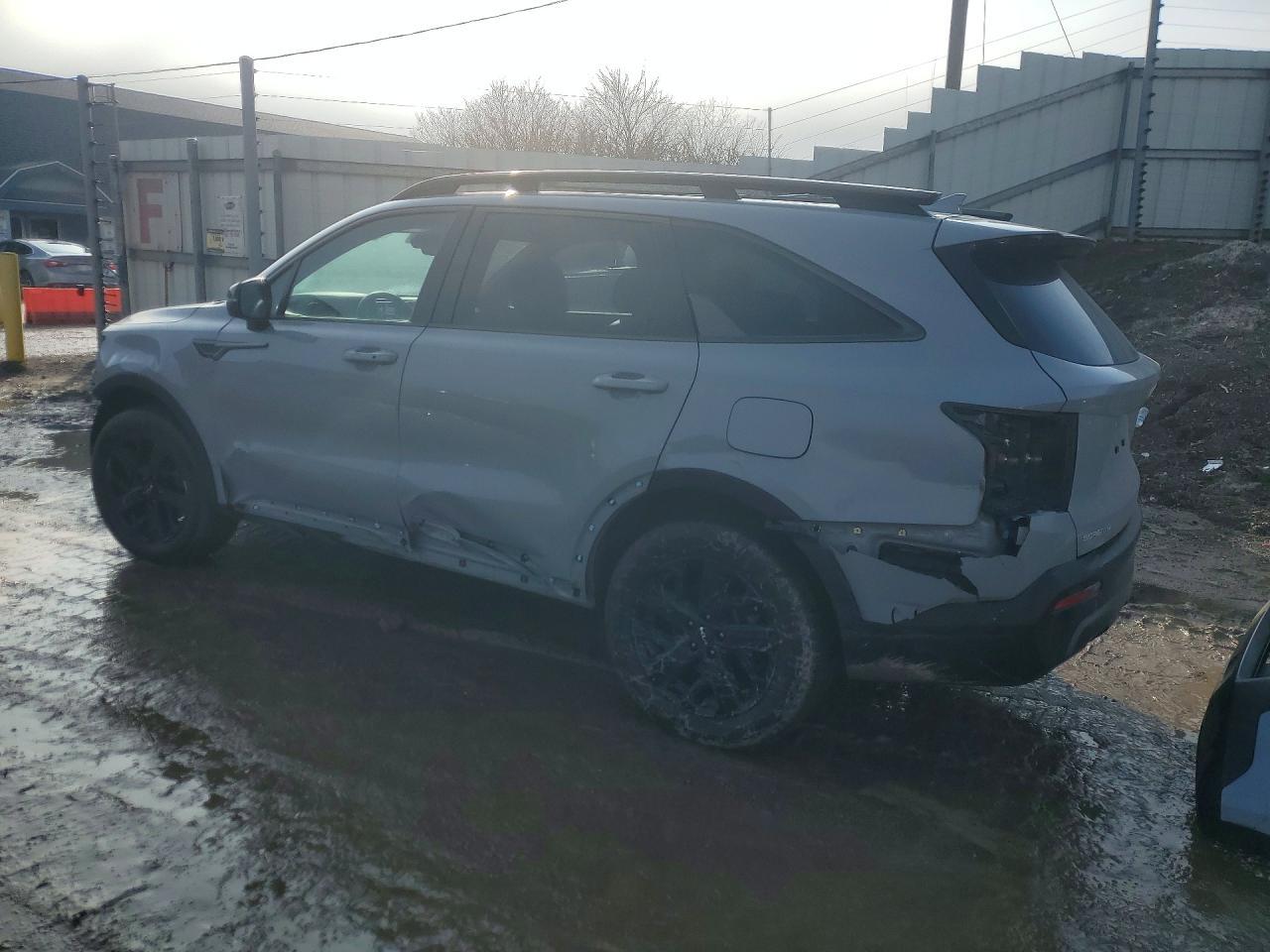 2023 Kia Sorento S - Image 2