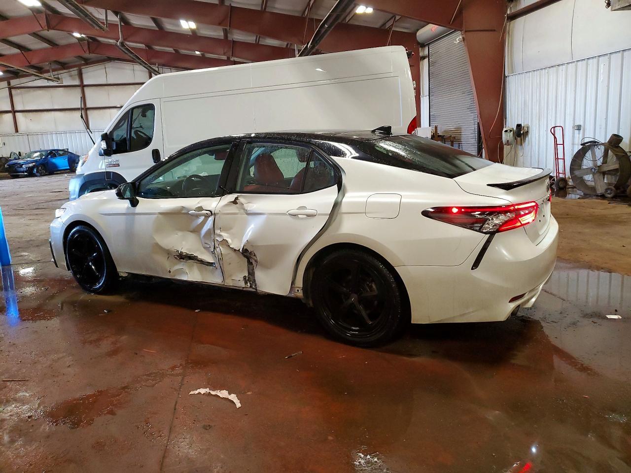 2021 Toyota Camry Xse - Фото 2