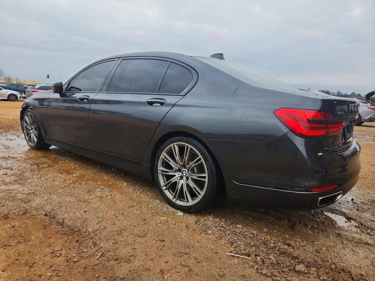 2016 BMW 750 Xi - Фото 2