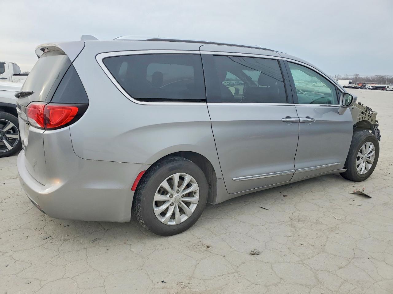 2018 Chrysler Pacifica Touring L - Фото 3