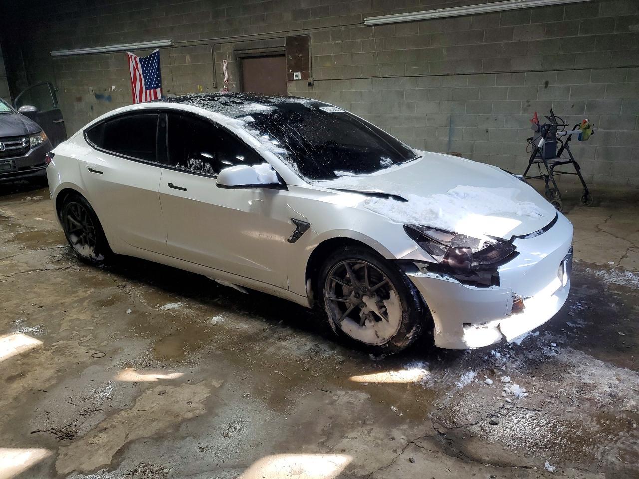 2021 Tesla Model 3 - Фото 4