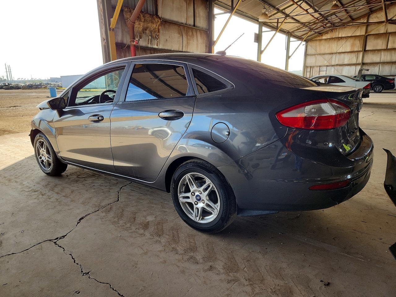 2019 Ford Fiesta Se - Image 2