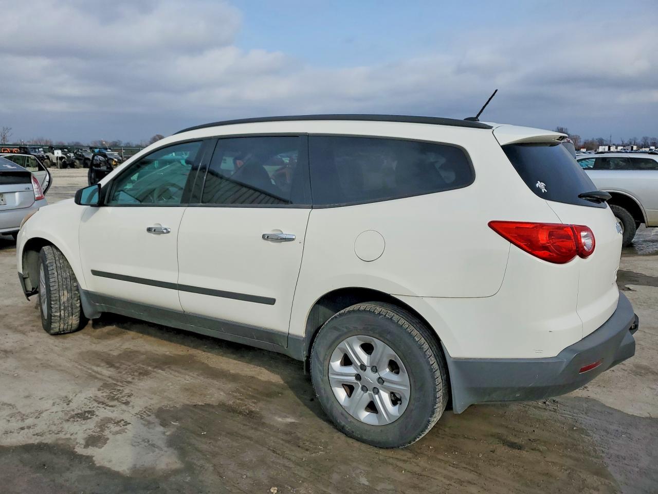 2012 Chevrolet Traverse Ls - Image 2